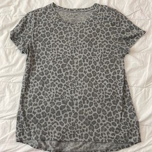 Grey cheetah tee